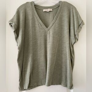 Loft Slouchy V-Neck Short Sleeved Shirt Size M - Olive